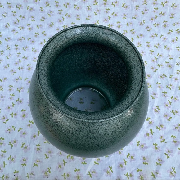 Green Textured Vase - Picture 2 of 8